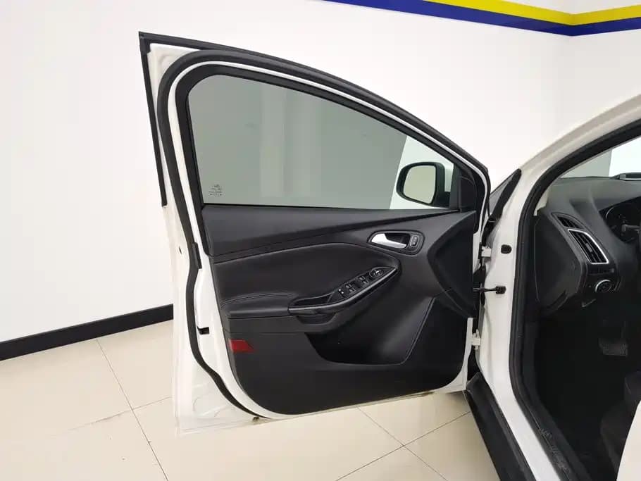 Ford Focus 2015 Hatchback EcoBoost 180 Auto Elite Type — фото 7