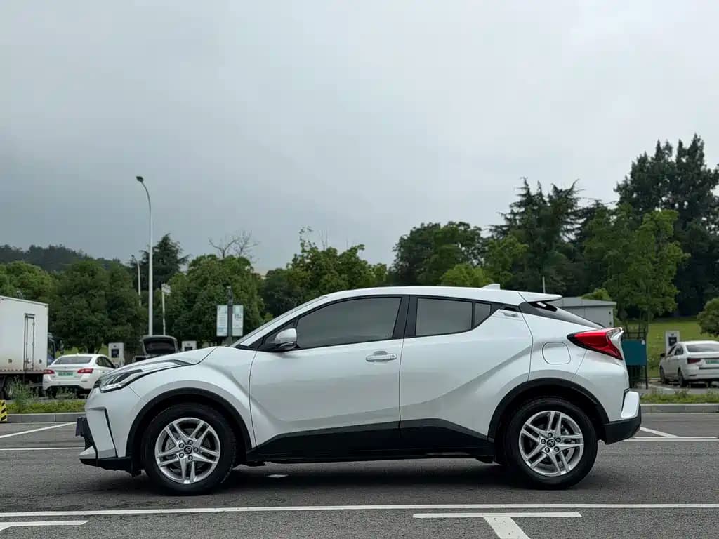 Toyota C-HR 2022 2.0L Leading Edition — фото 5
