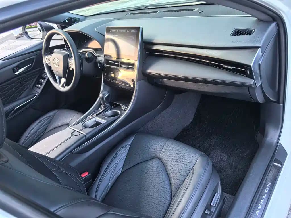 Toyota Avalon 2023 2.5L Touring Premium Edition — фото 12