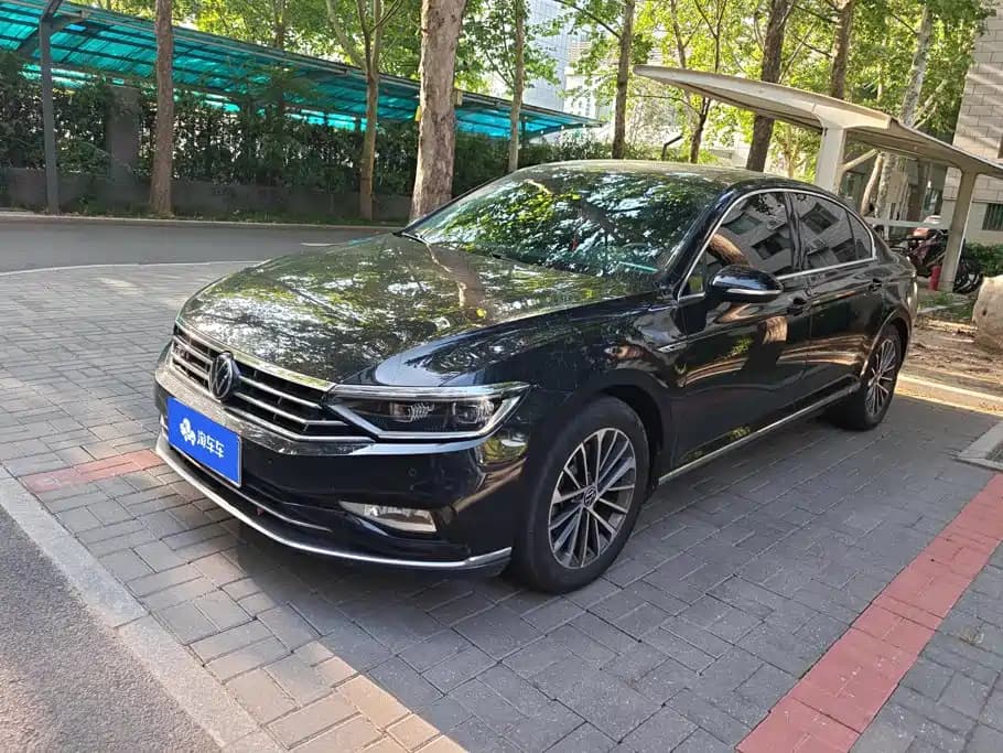 Volkswagen Magotan 2020 330 TSI DSG Luxury Type — фото 1