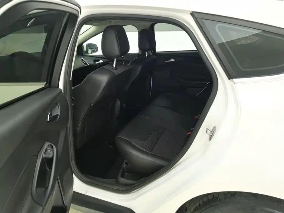 Ford Focus 2015 Hatchback EcoBoost 180 Auto Elite Type — фото 11