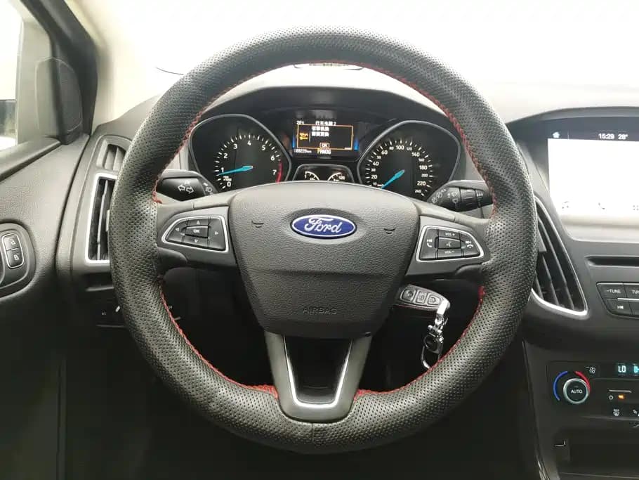 Ford Focus 2015 Hatchback EcoBoost 180 Auto Elite Type — фото 15